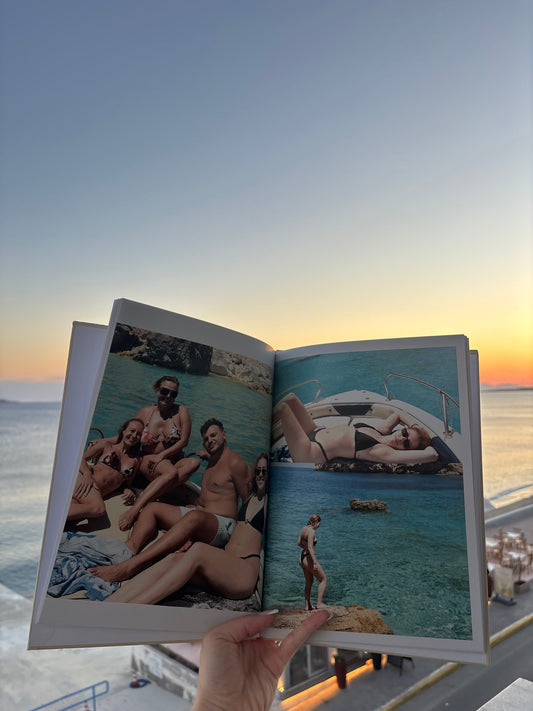 PhotoBook από τα Ελληνικά Νησιά: Η Τέλεια Ιδέα Δώρου για να Κρατήσεις τις Αναμνήσεις Ζωντανές